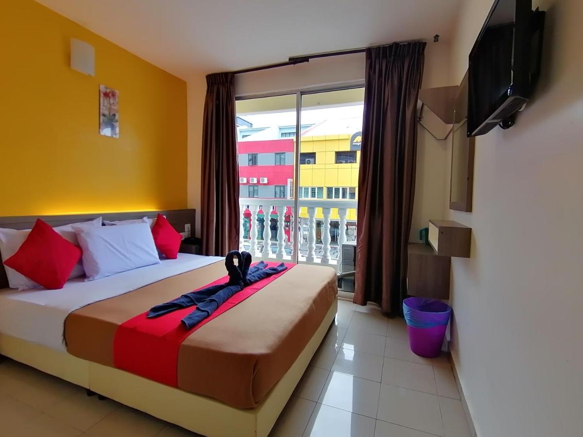 Yellow Mansion Raya Hotel
