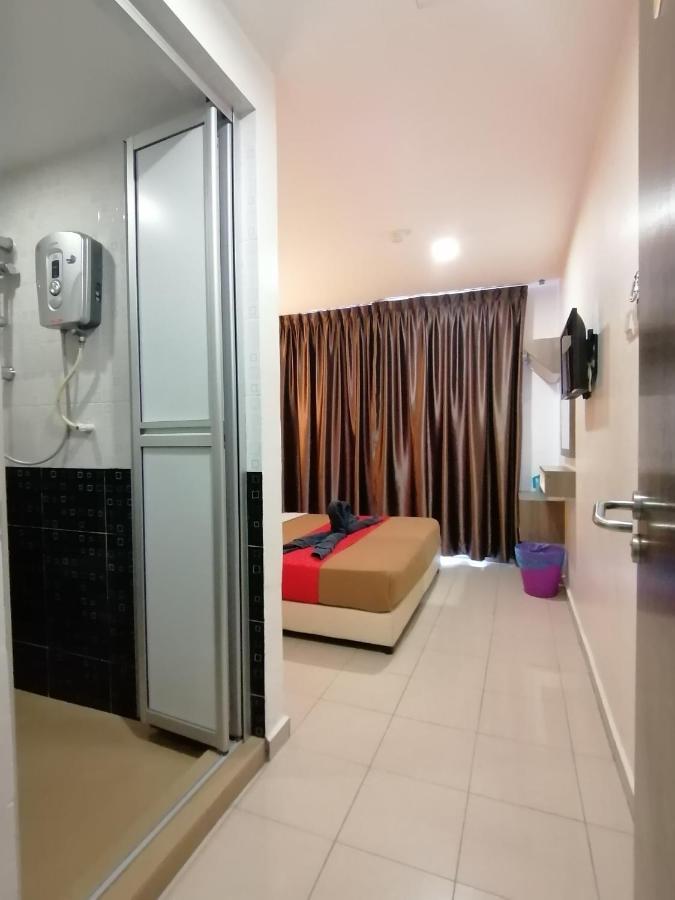 Hotel Yellow Mansion Raya 2*