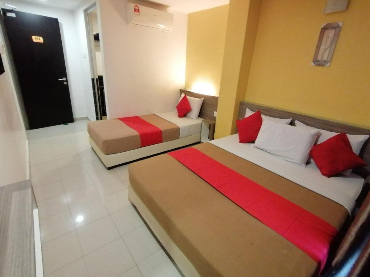 Yellow Mansion Raya Hotel
