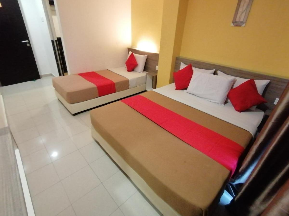 Yellow Mansion Raya Hotel