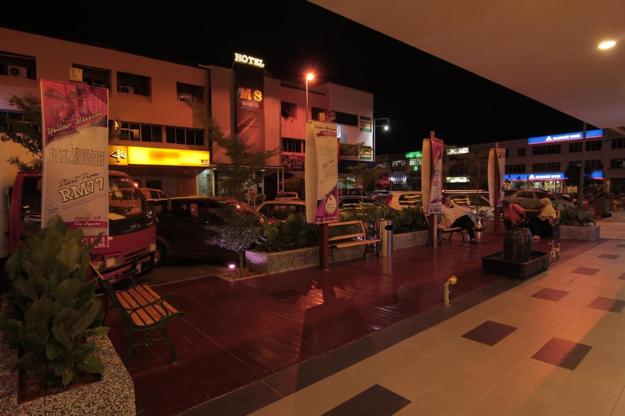 Hotel Yellow Mansion Raya 2*