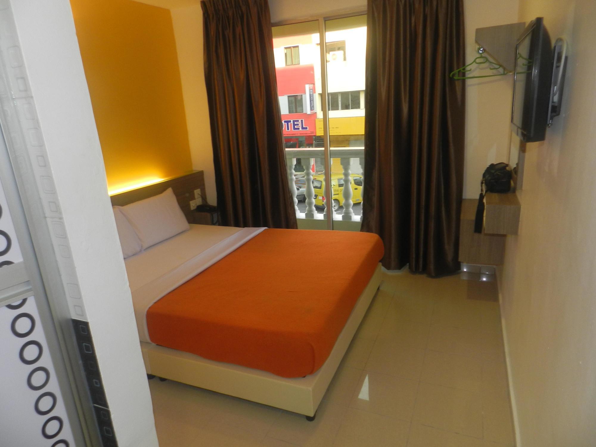 Yellow Mansion Raya Hotel