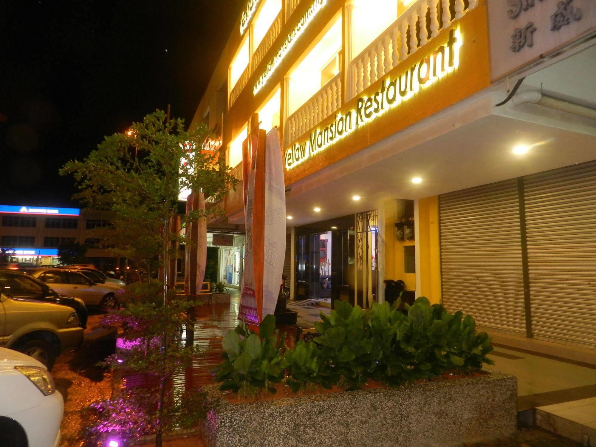 Hotel Yellow Mansion Raya 2*